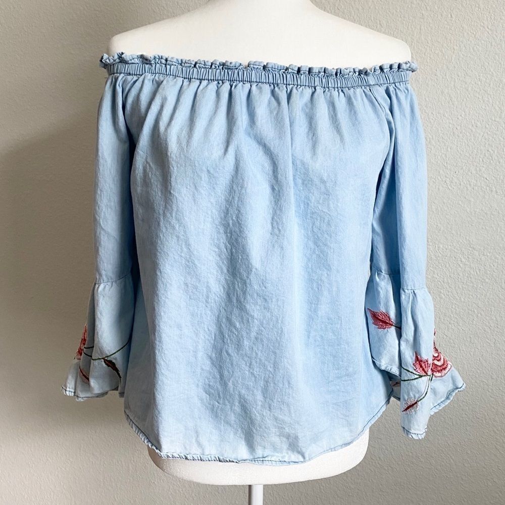 Speed Limit MPH Off the Shoulder Blue Chambray Embroidered Top Women’s M Boho